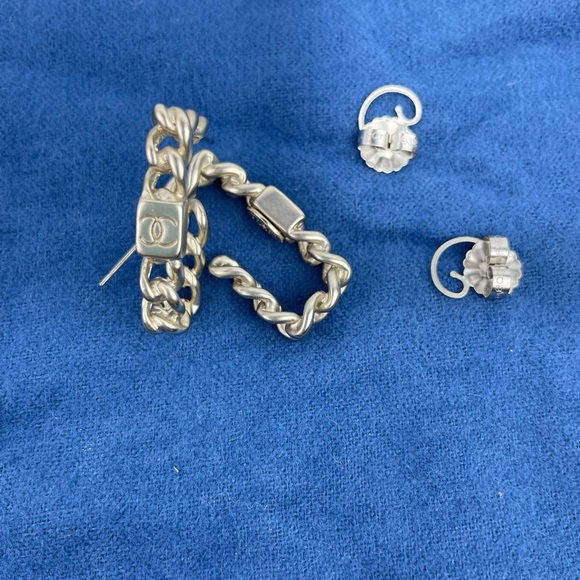 CHANEL Authentic Rare Earrings - Picture 4 of 10